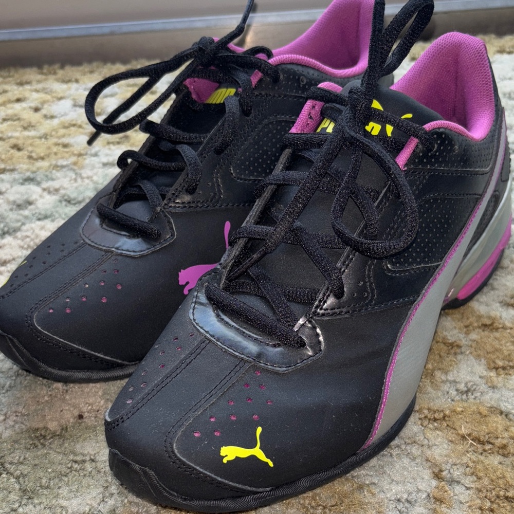 Puma Women's Black and Pink Athletic Sneakers